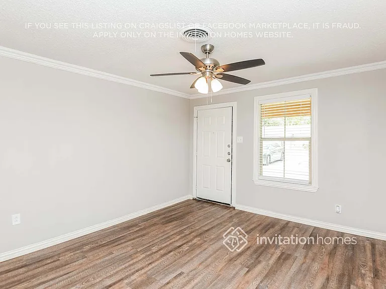 208 Ennis St — Photo 4