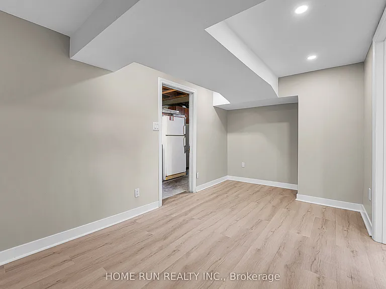 1259 Meadowlands Dr E — Photo 37