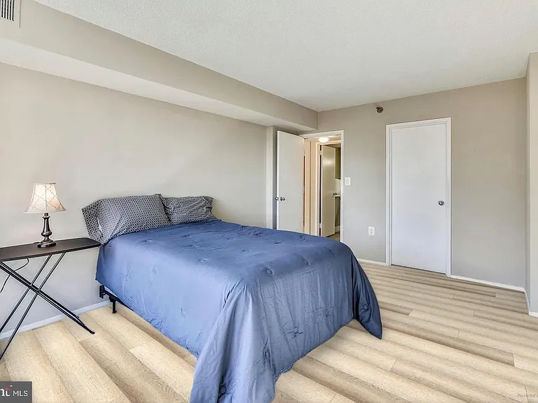 1808 Old Meadow Rd #910 — Photo 11