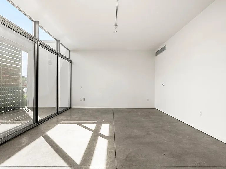 901 Hancock Ave — Photo 8