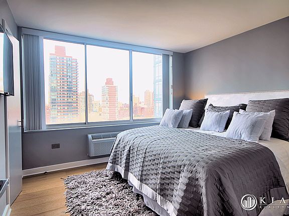 4th image of 353 E 72nd St APT 25A