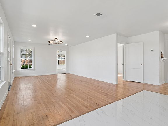 3rd image of 602 W Pecan St