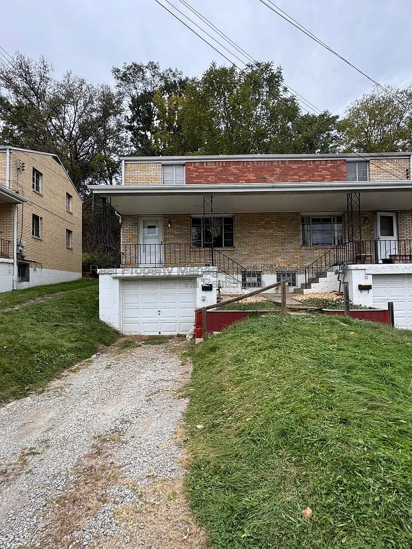 2 bed, 1.0 bath, 950 sqft, $1,000 — Photo 1