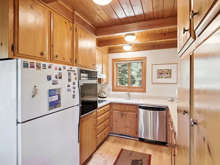 280 Old County Rd — Photo 15