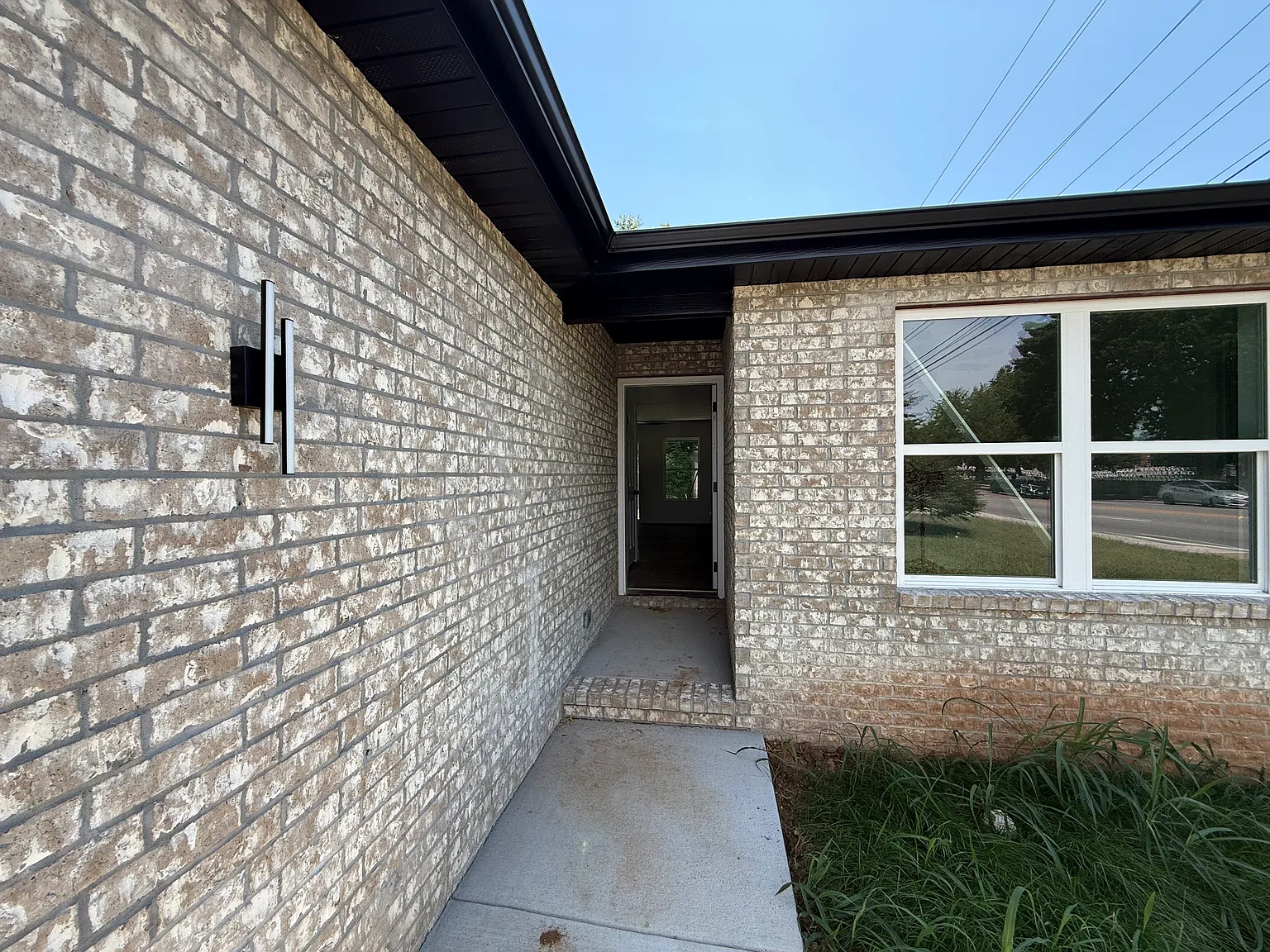 3 bed, 1302 sqft, $1,850 — Photo 1