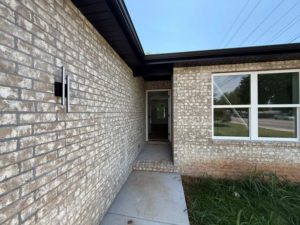 1806 E Berkeley St, Springfield, MO 65804