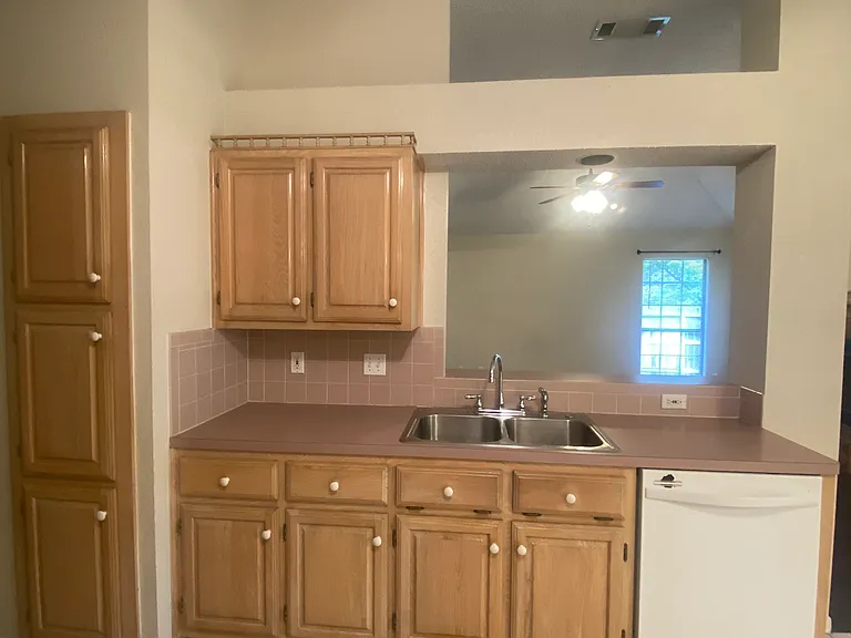 1703 Tanglewood Dr — Photo 10
