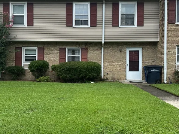 109 Palace Cir, Jacksonville, NC 28546