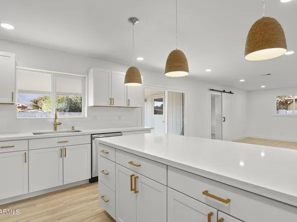 634 E MANHATTON Drive, Tempe, AZ 85282