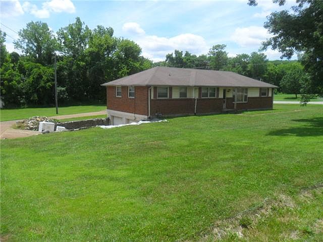 2nd image of 900 Woods Lake Dr
