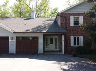 338 Riverview Dr, Delafield, WI 53018