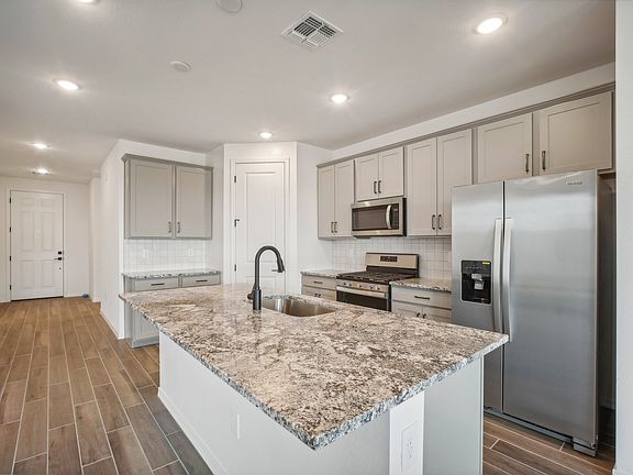 Wales Ranch - Marigold Interior Image 5