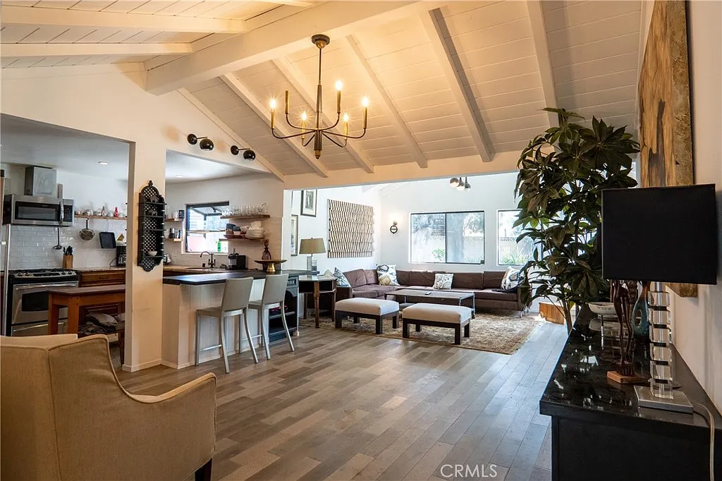 3 bed, 1720 sqft, $5,550 — Photo 4