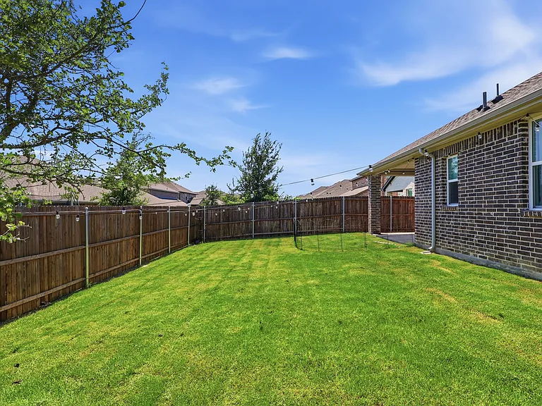 721 Declaration Dr — Photo 24