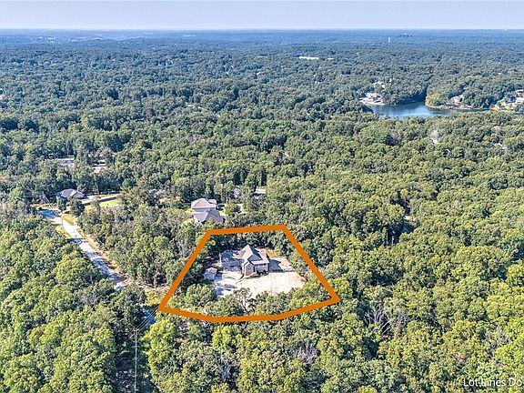 3rd image of 19 Dickenshire Dr