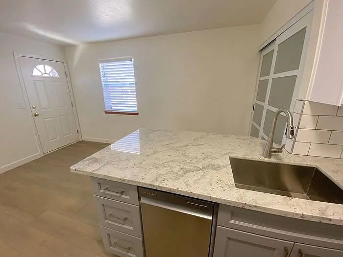 1112 Buena Vista Ave #102 — Photo 10