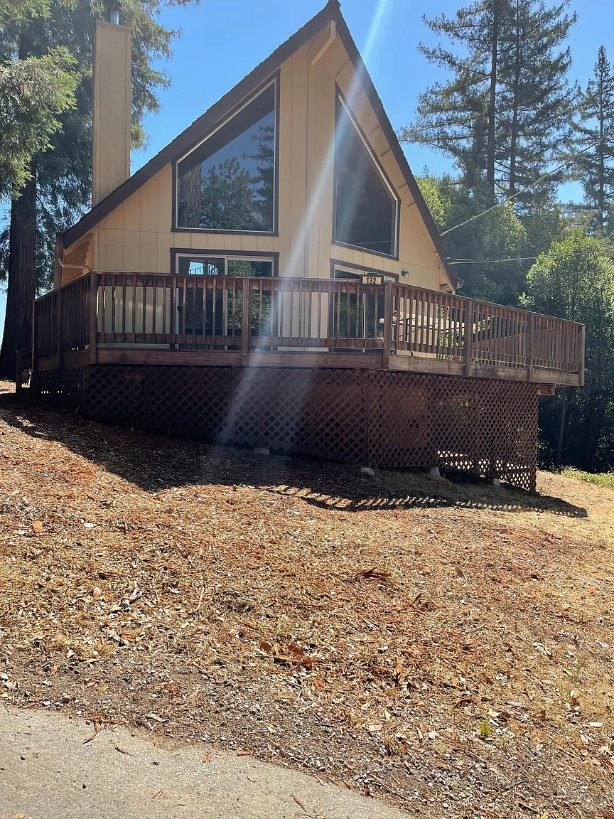 132 William Way photo 1