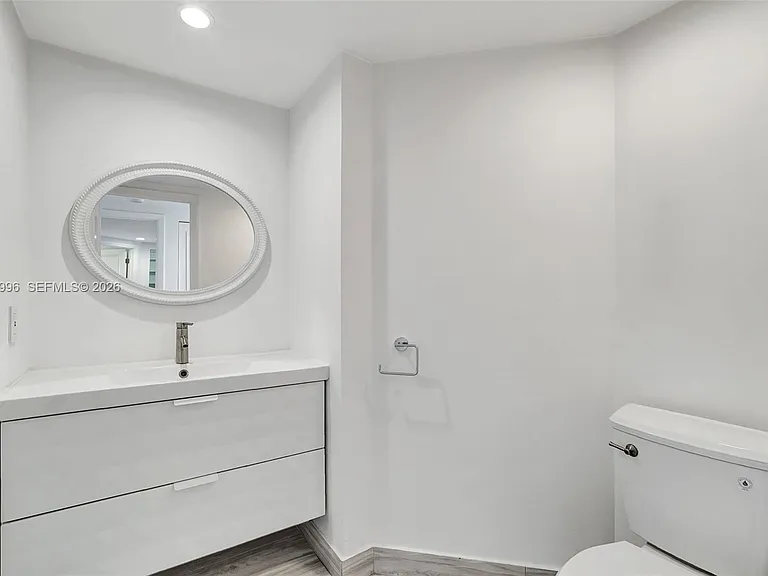 1000 Island Blvd #707 — Photo 26