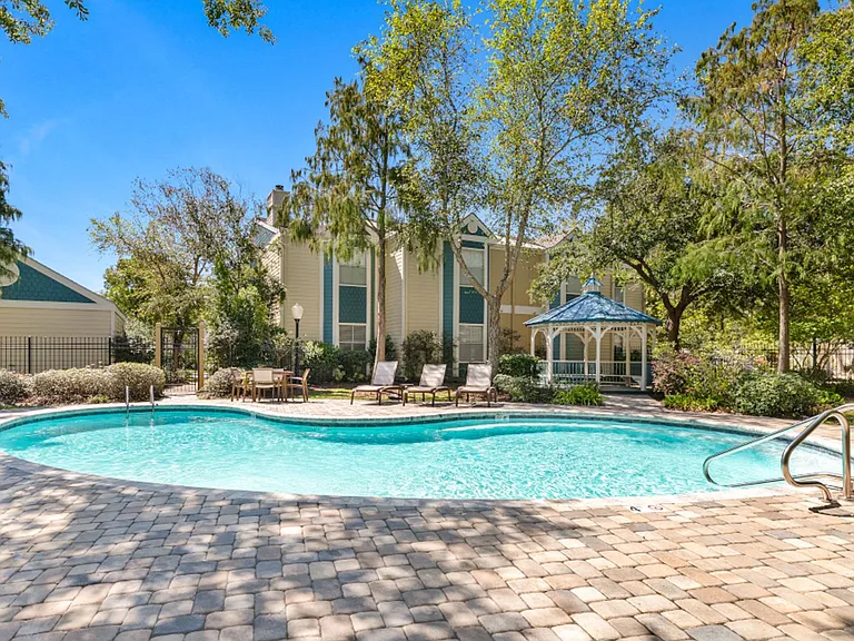 Lakes of Chateau Estates North — Photo 29