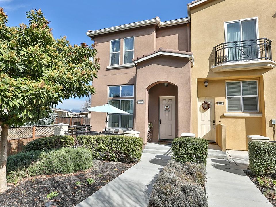 1st image of 317 Esfahan Ct