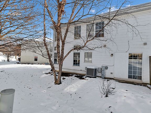 3rd image of 460 Lancaster Dr