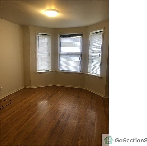 1st image of 550 N Avers Ave #2