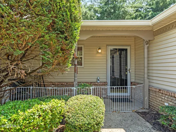 9 Ambrose Lane #141, Holmdel, NJ 07733