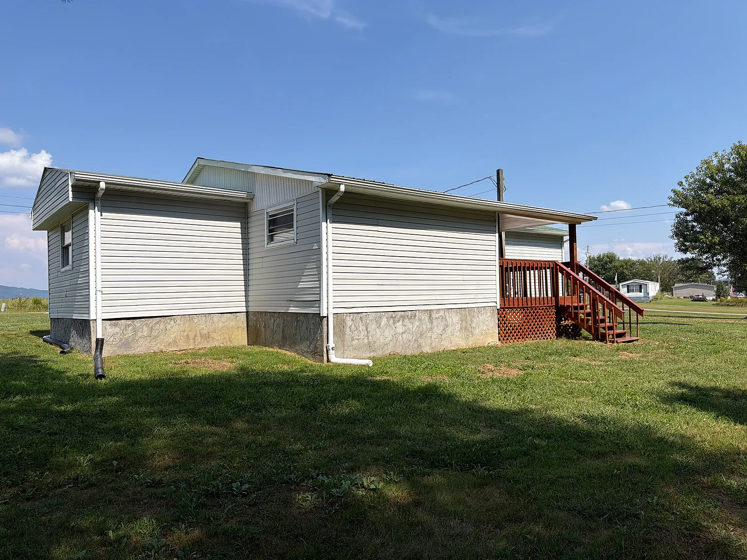 3 bed, 1000 sqft, $950 — Photo 3