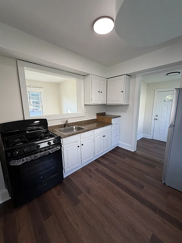 3 bed, 1.0 bath, 1291 sqft, $1,400 — Photo 4