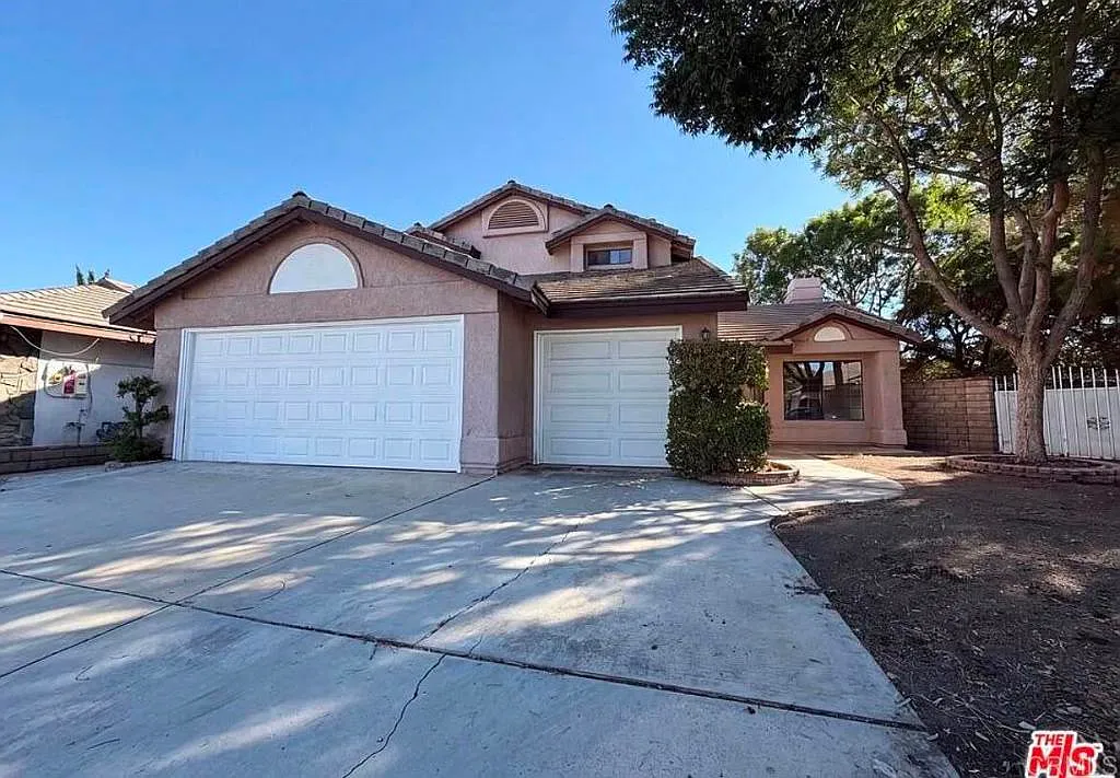 4 bed, 2.0 bath, 111 sqft, $2,000 — Photo 1