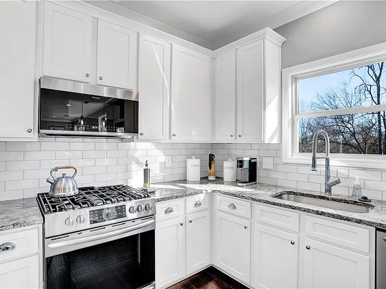 1395 Marion St SE — Photo 14