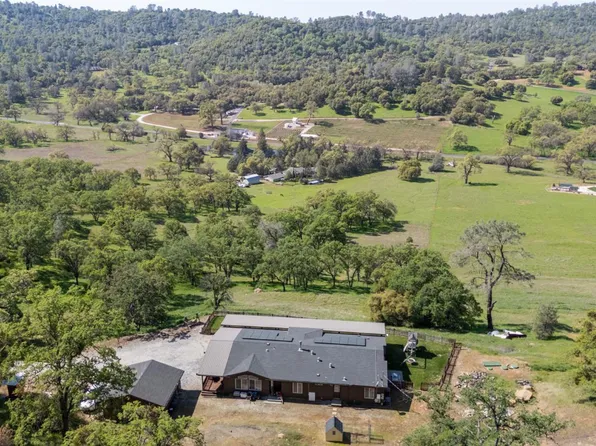 1560 Pinto Dr, Angels Camp, CA 95222