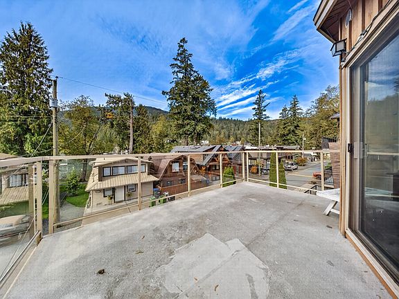 4th image of 216 1st Ave
