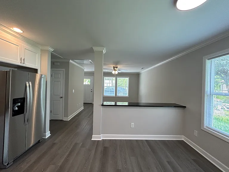 410 Kendall St — Photo 9