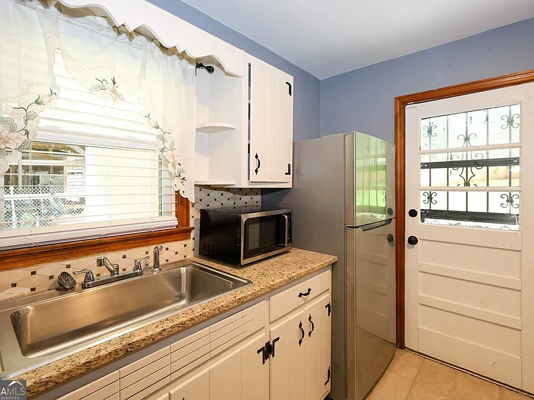 2218 Dodson Dr — Photo 12