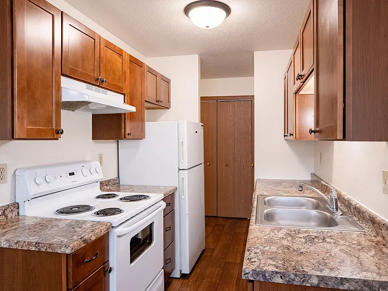 Fargo, ND Monticello Apartments | 21B | Kitchen