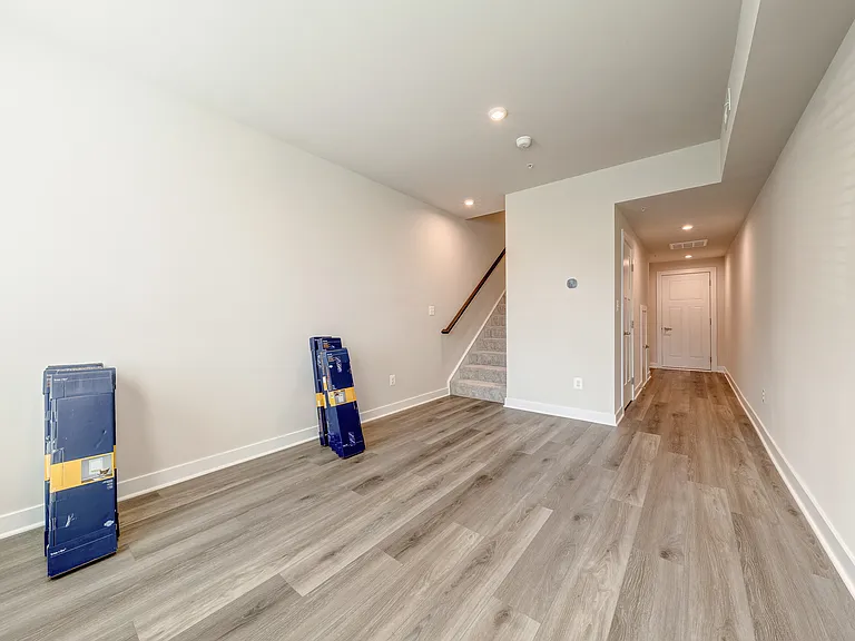 42560 Invergordon Ter — Photo 6