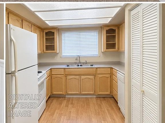 3rd image of 3104 Cambridge Rd #4C