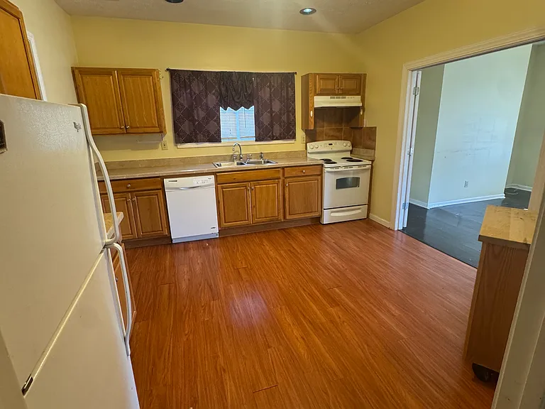 945 Dayton Ave — Photo 17