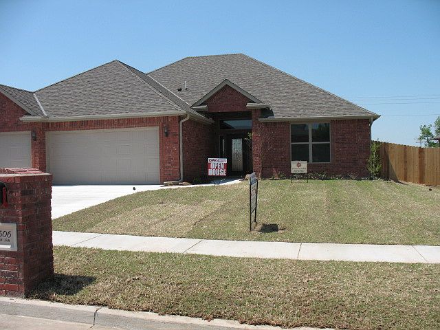 1st image of 1606 NW 37th St