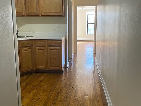 4th image of 1625 2nd Ave #4