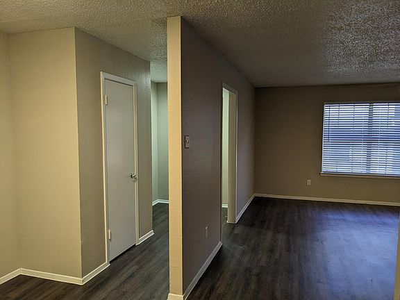 2nd image of 861 Majestic Dr #861