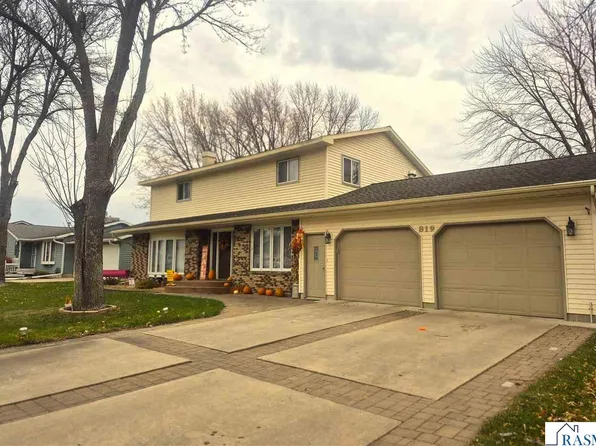 819 2nd Ave SE, Sleepy Eye, MN 56085