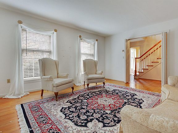 4th image of 416 Patrick Henry Dr