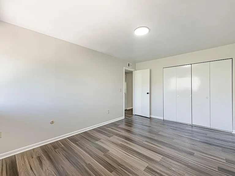 Brooklane Manor Apartments — Photo 51