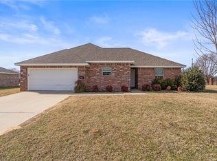 993 Roselawn St, Siloam Springs, AR 72761