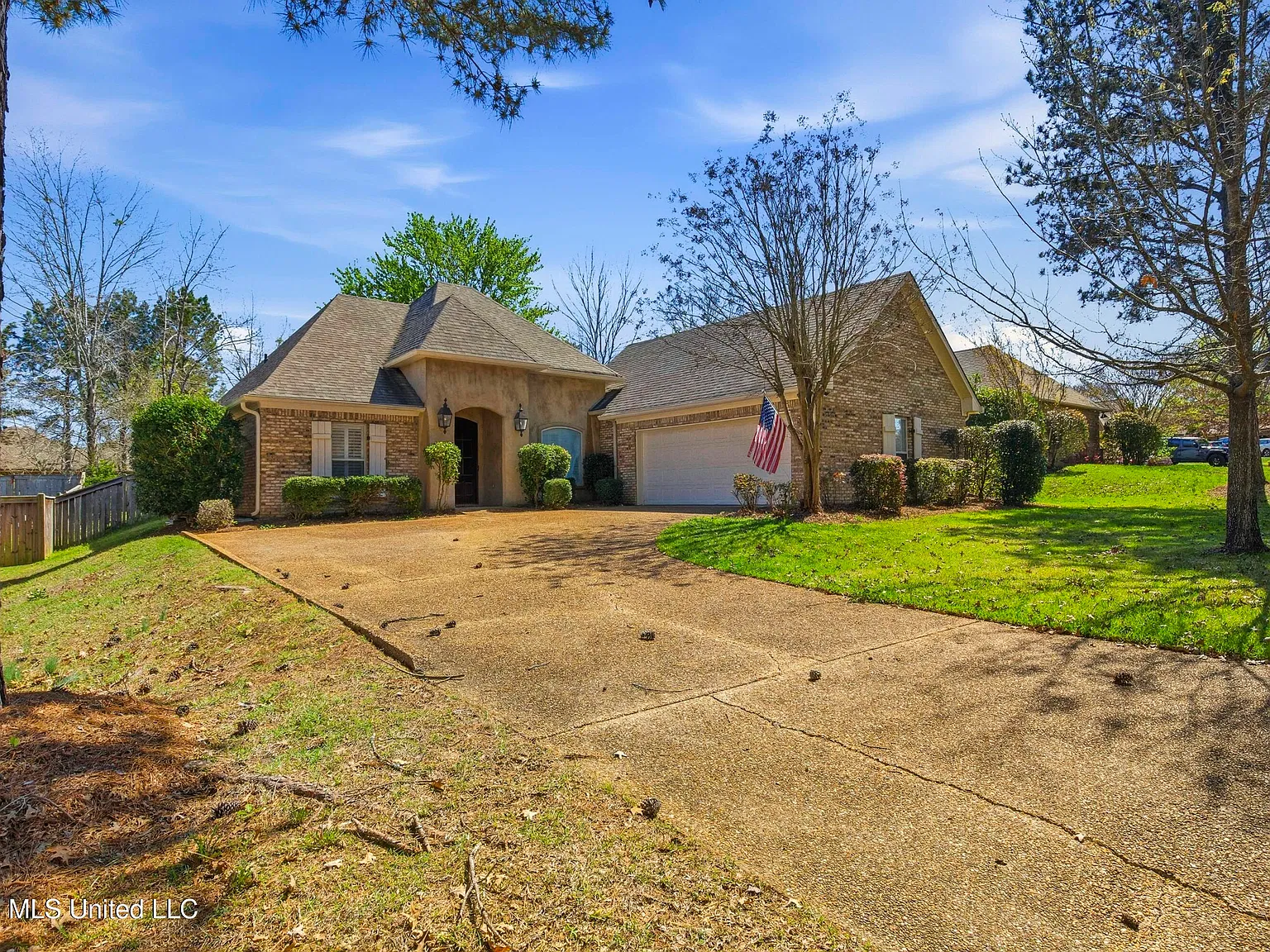 3 bed, 2.0 bath, 1988 sqft, $2,600 — Photo 3