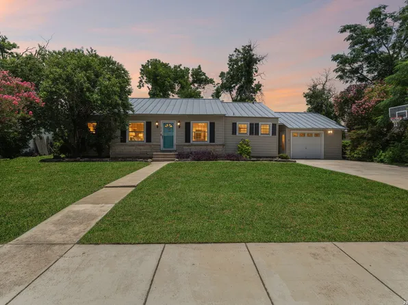 218 LARKWOOD DR, San Antonio, TX 78209