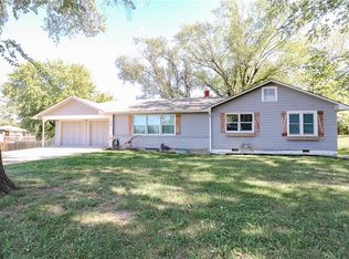 115 N Austin St, Oak Grove, MO 64075