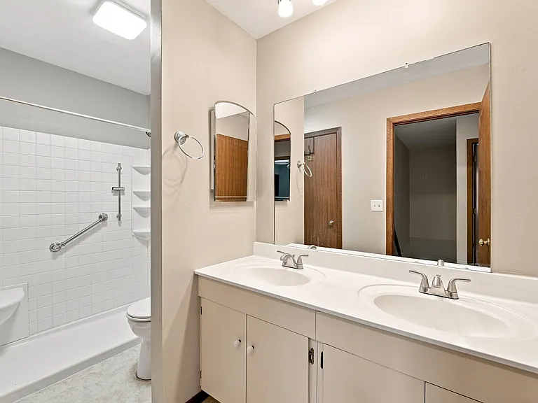 15 Brittany Ln — Photo 2